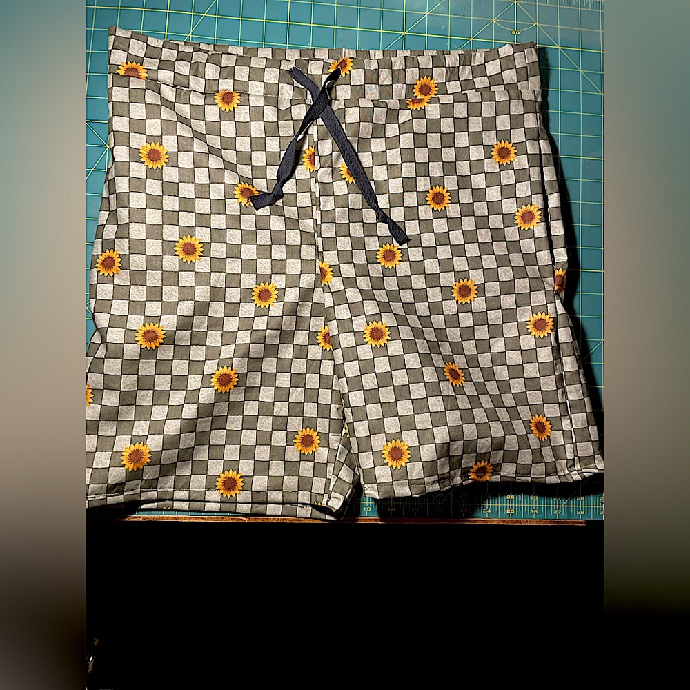 Hand made green checkered sunflower shorts. 34 inch waist. Black drawstrings.